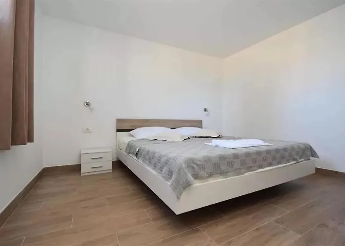 By The Sea - 18779 Daire *